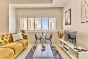 Urban Oasis Suite- Modern Comfort Meets Hotel Lux